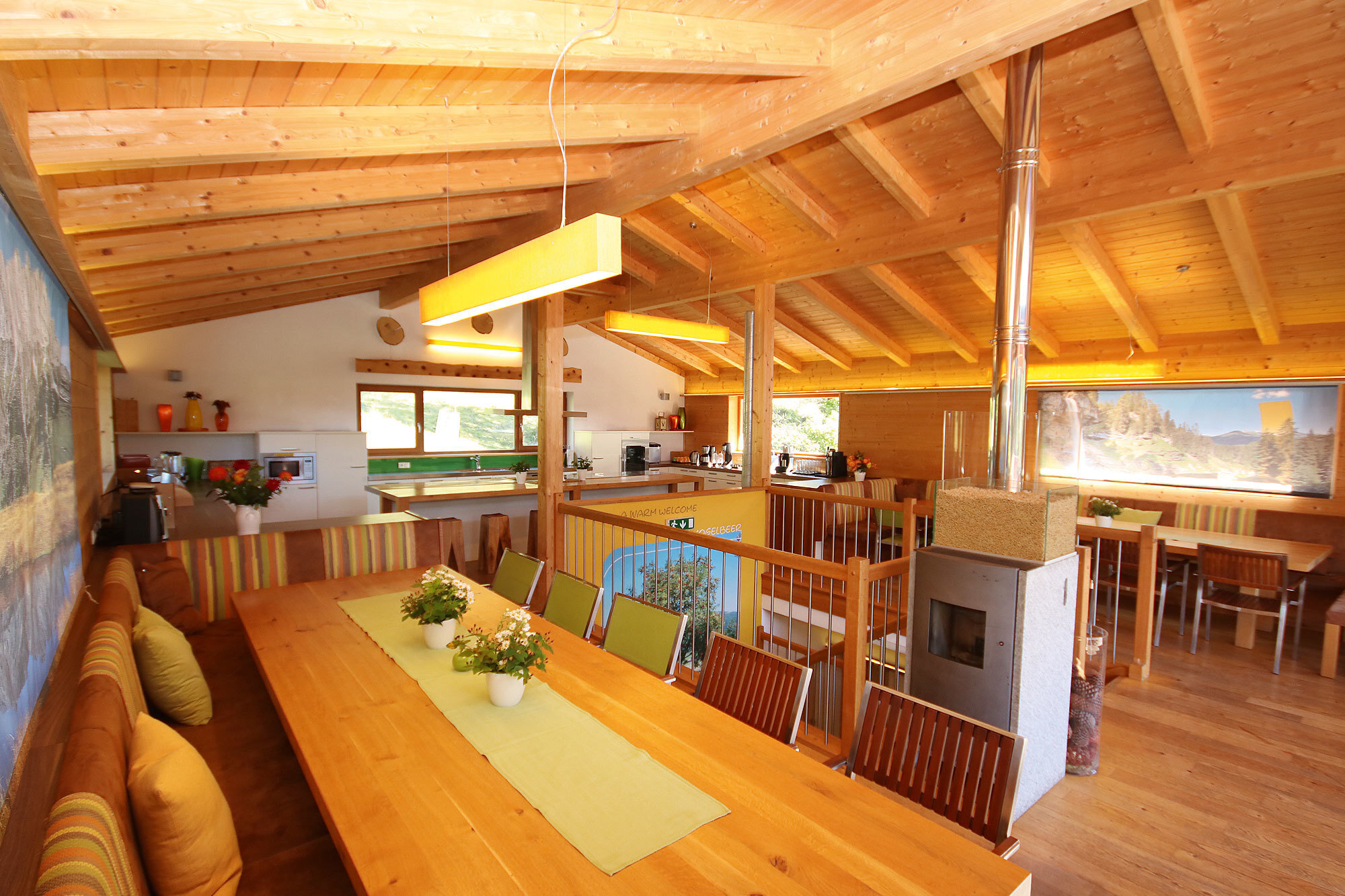 Alpin Loft with dining area in the Alpin Chalet XL in Wagrain.