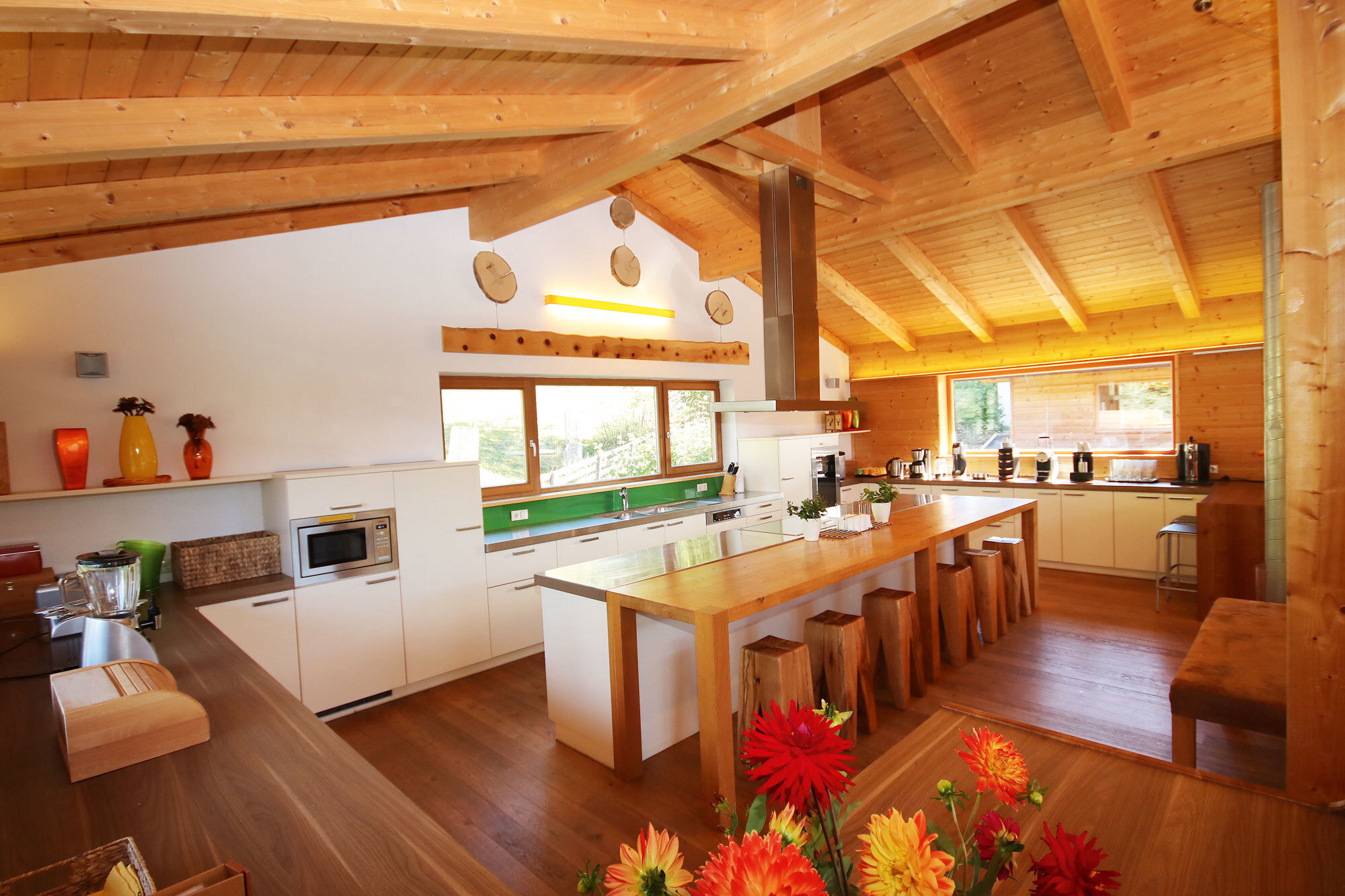 View of the kitchen in the Alpin Chalet XL in Wagrain.