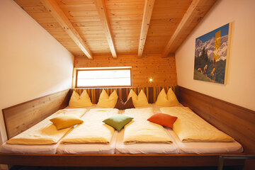 Bedroom sleeping 4 people in the Alpin Chalet Classic.