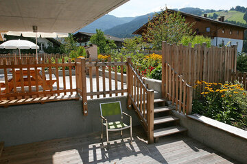 Sun terrace at the Alpin Chalet Classic in Flachau.