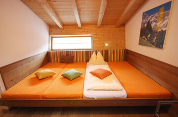 Bedroom sleeping 1 person in the Alpin Chalet Classic.