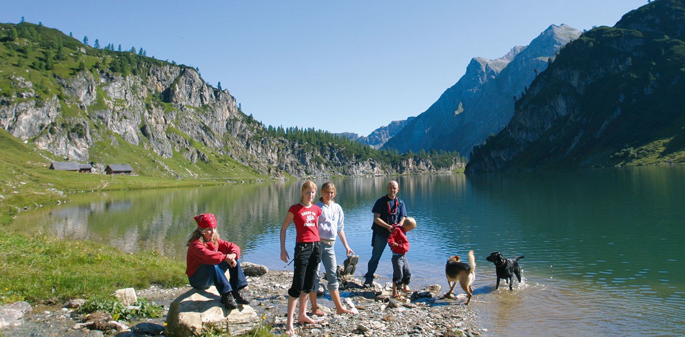 Dog-friendly holidays in Austria, both in summer and winter. 