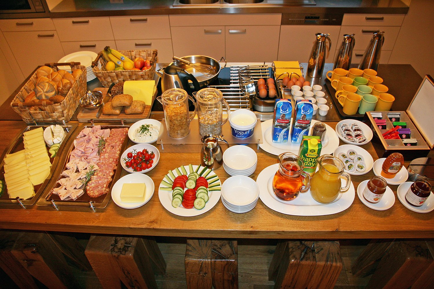 Breakfast buffet like in a 4-star hotel, delivered directly to your chalet.