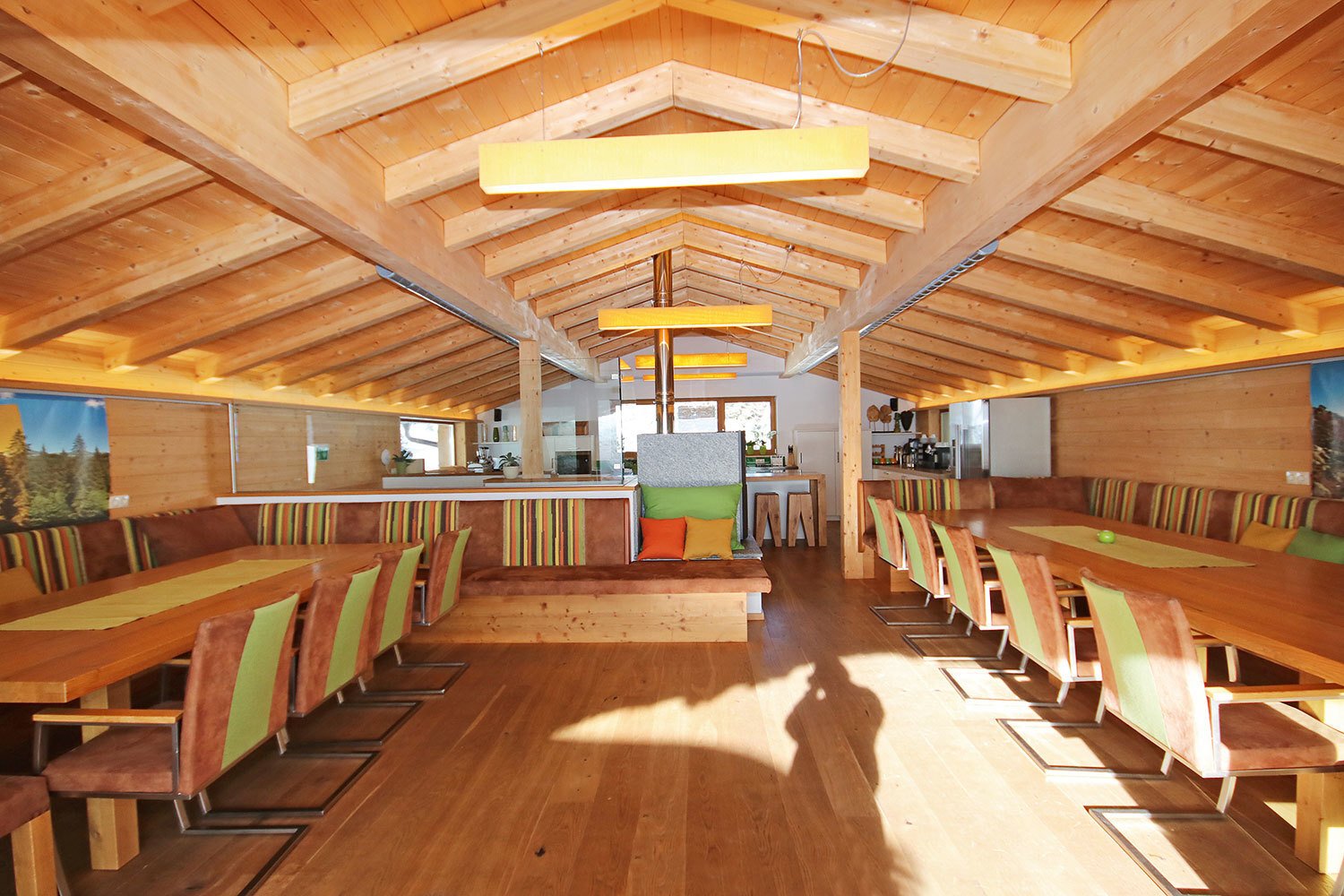 View from the dining area to the kitchen in the Alpin Chalet Large in Filzmoos.