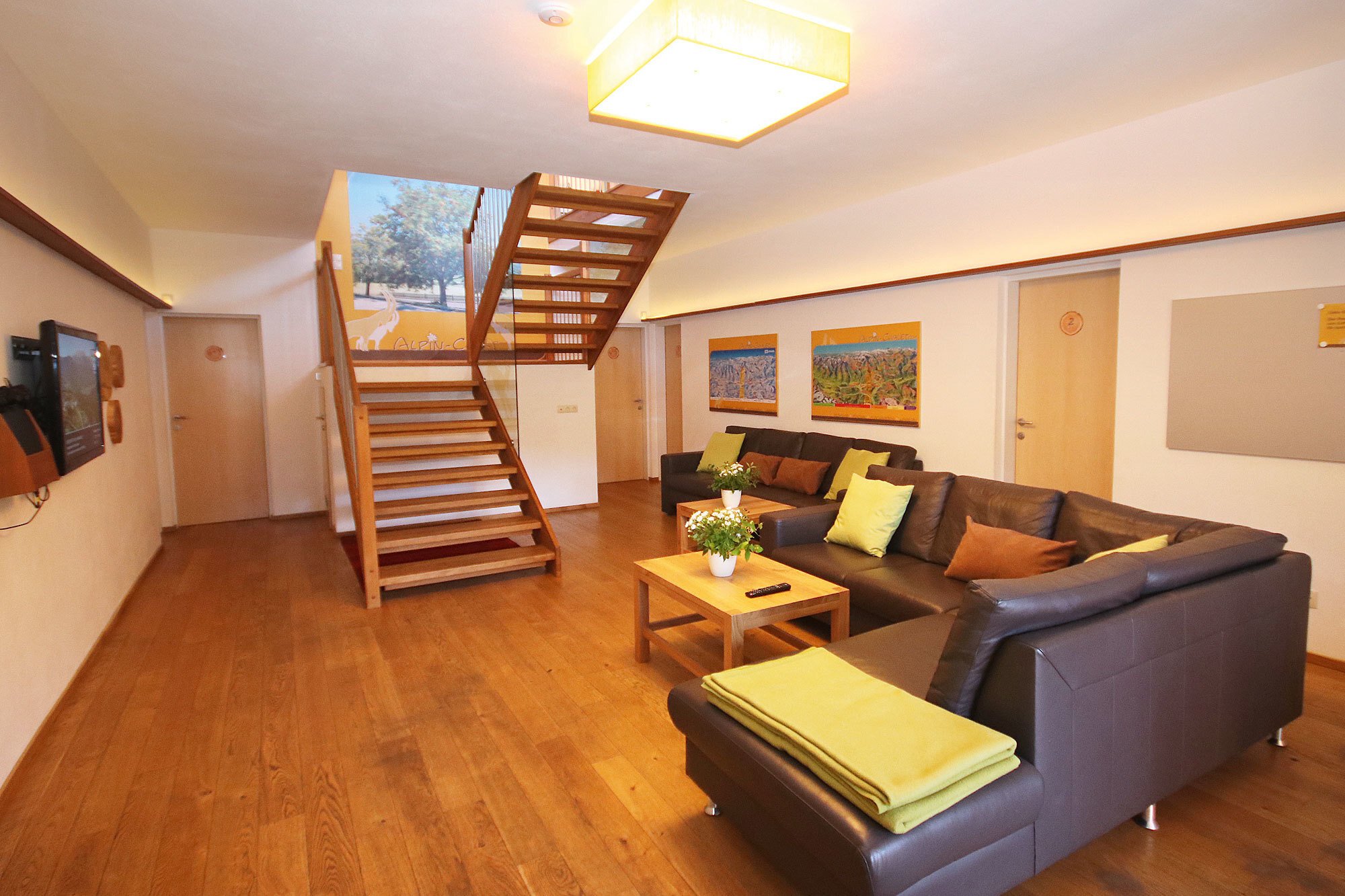 Alpine Atrium with sofa corner in the Alpin Chalet XL in Wagrain.