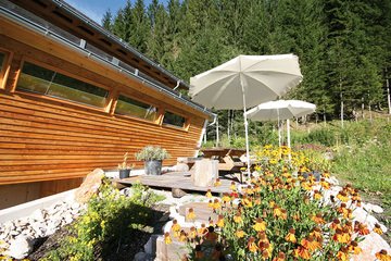 Terrasse beim Alpin Chalet Classic in Filzmoos.