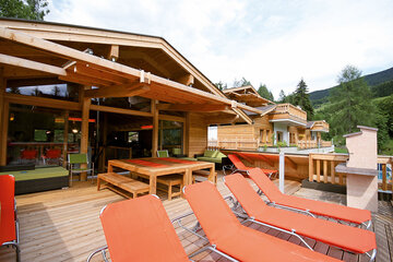 Private sun terrace in the Alpin Chalet XL in Wagrain.