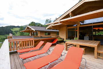 Private sun terrace in the Alpin Chalet XL in Wagrain.