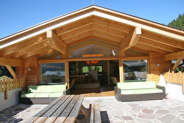 Covered terrace with outdoor sofas at Alpin Chalet Large in Filzmoos.